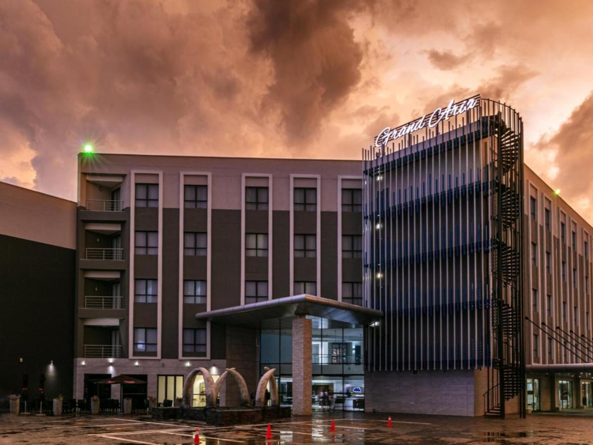 The Grand Aria Hotel And Conference Centre Gaborone Bagian luar foto